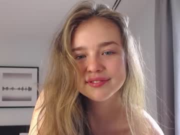 girl
        violaharris__ cam image #1342041