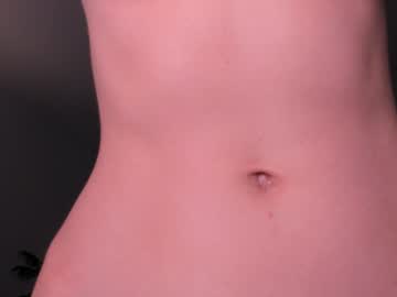 girl
        lauratanguy cam image #5253720