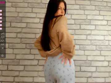 girl
        carolynjacquelins cam image #261761