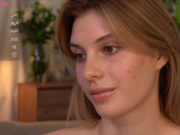 girl
        refined_style cam image #5300191