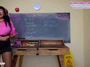 girl
        livecleo cam image #1385003