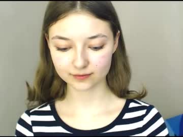girl
        vivien_leight cam image #1001343