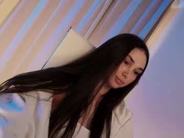 girl
        hollyextra cam image #6825489