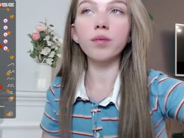 girl
        small_blondee cam image #44720