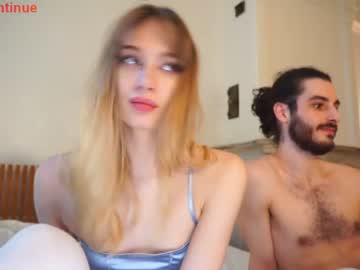 couple
        peachcreamcouple cam image #913081