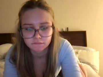 girl
        skylar801 cam image #1197547