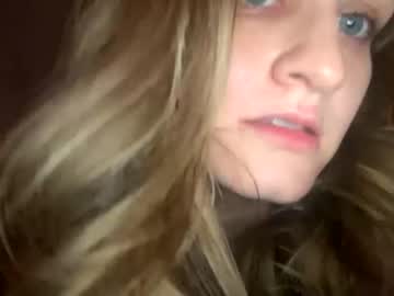 girl
        kelseypuff cam image #1470840