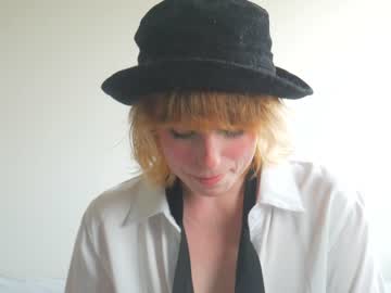 girl
        sisypheanlove cam image #1597736