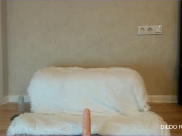girl
        loonyko cam image #775506