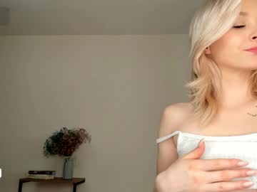 girl
        dreamsstream cam image #5885357
