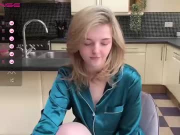girl
        lucydelovely cam image #1523865