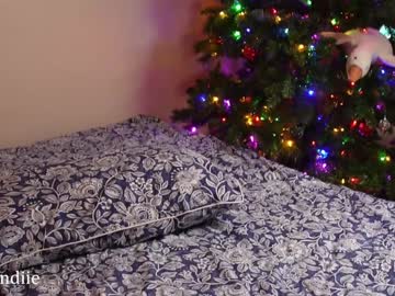 girl
        bestblondiiecb cam image #5689555