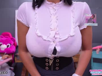 girl
        livecleo cam image #4071311