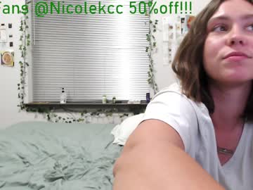 girl
        nicolekc cam image #2319306