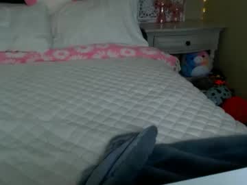 girl
        sillyemmie33 cam image #4502863