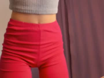 girl
        holly____ cam image #648336