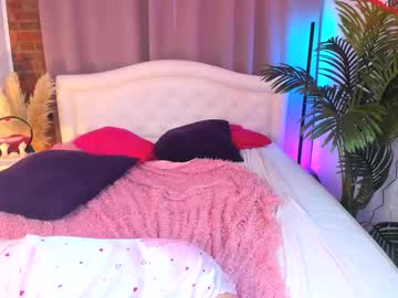 girl
        chatur_kitten cam image #6422059