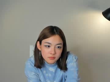 girl
        elwinefaro cam image #3284844
