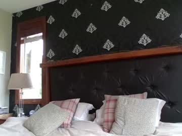 girl
        kumfoxlive cam image #3740065