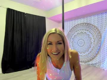 girl
        fit_american_girl cam image #983204