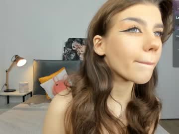 girl
        jenie_fire cam image #4247004