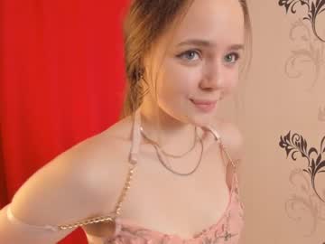 girl
        mila_milka_ cam image #2308988