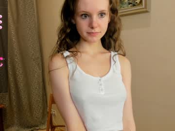 girl
        maryrogersa cam image #2299631
