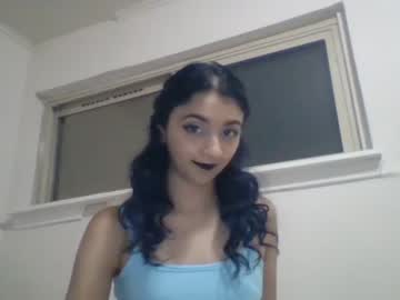 girl
        dreamymermaid cam image #1760307