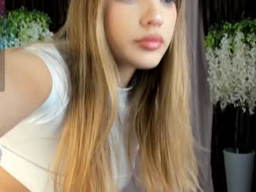 girl
        lori_blush cam image #4972764