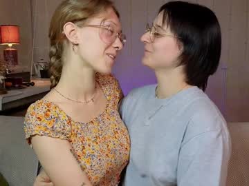 couple
        jitoon_exe cam image #5129791