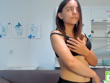 girl
        karalyons cam image #2040249