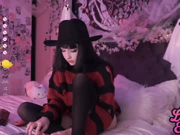 girl
        lucille_evans cam image #5377423