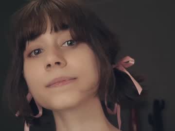 girl
        meghanash cam image #4017966
