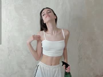 girl
        cutie_ghostie cam image #3573390