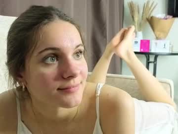girl
        lorettadunnelli cam image #6897716
