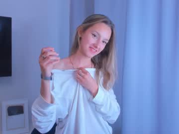 girl
        daisycast cam image #4648498