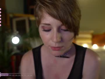 girl
        _the_sun_ cam image #4788327