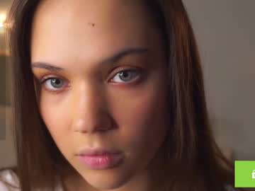 girl
        fannyedger cam image #6739213