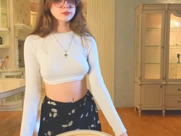 girl
        edithbrucker cam image #4822728