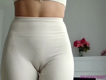 girl
        littlegreekflower cam image #6588991