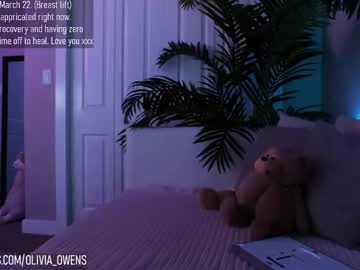 girl
        oliviaowens cam image #1098392