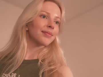 girl
        my_stella cam image #6996796