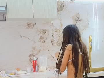girl
        marce_algara cam image #6135416