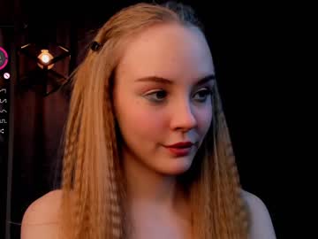 girl
        lolliis cam image #3244451