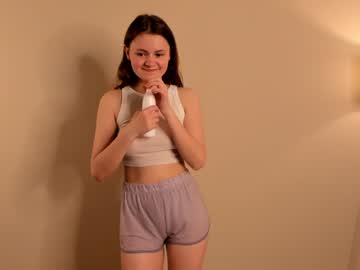 girl
        winniewest_ cam image #1438258
