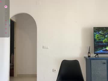 girl
        pollybru cam image #6660576