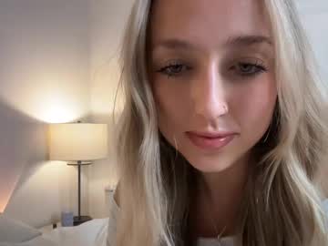 girl
        lovelyyylivyyy cam image #5053672