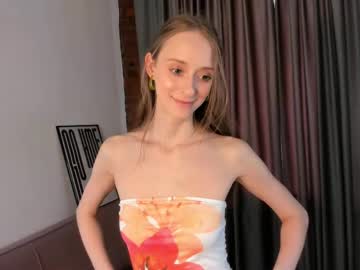 girl
        nova_mist cam image #6572400