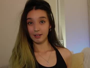 girl
        sarasuo cam image #5958241