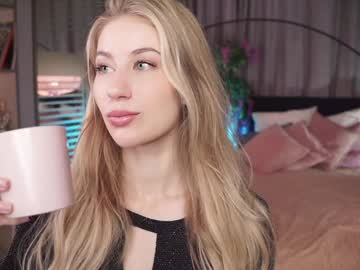 girl
        _icecrystal cam image #4991295